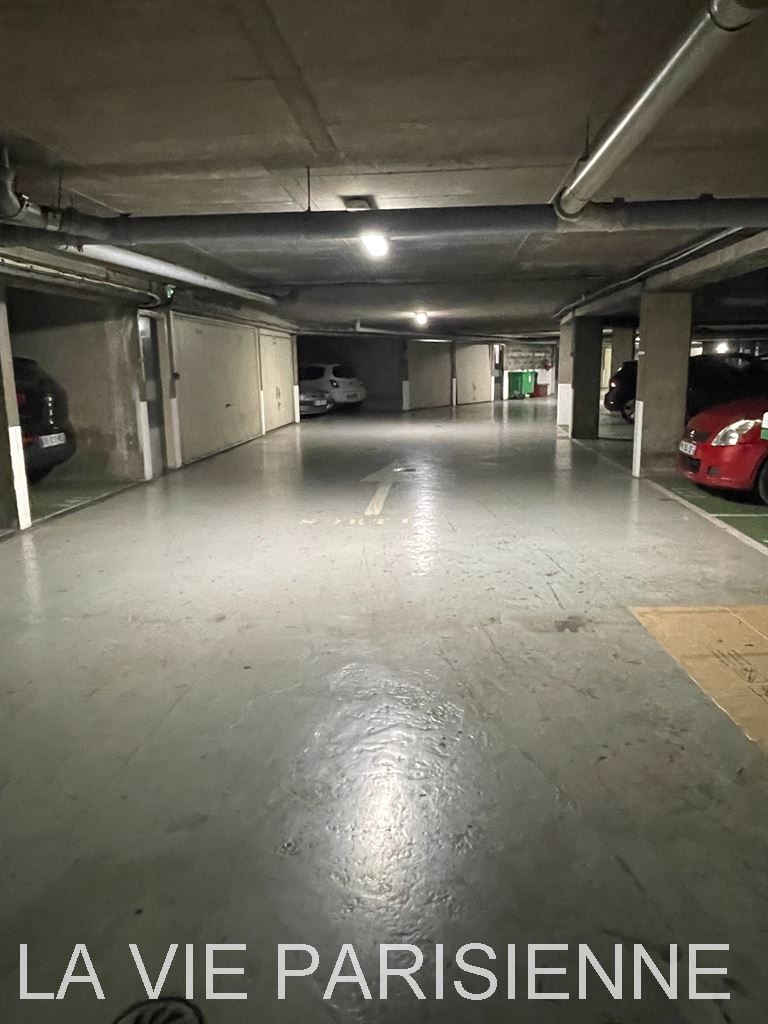 parking intérieur en location sur PARIS (75015)